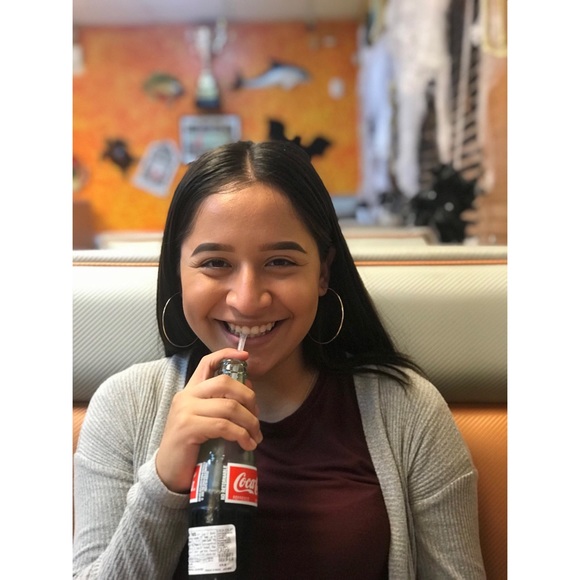 Meet your Posher, Itzel - Picture 1 of 1